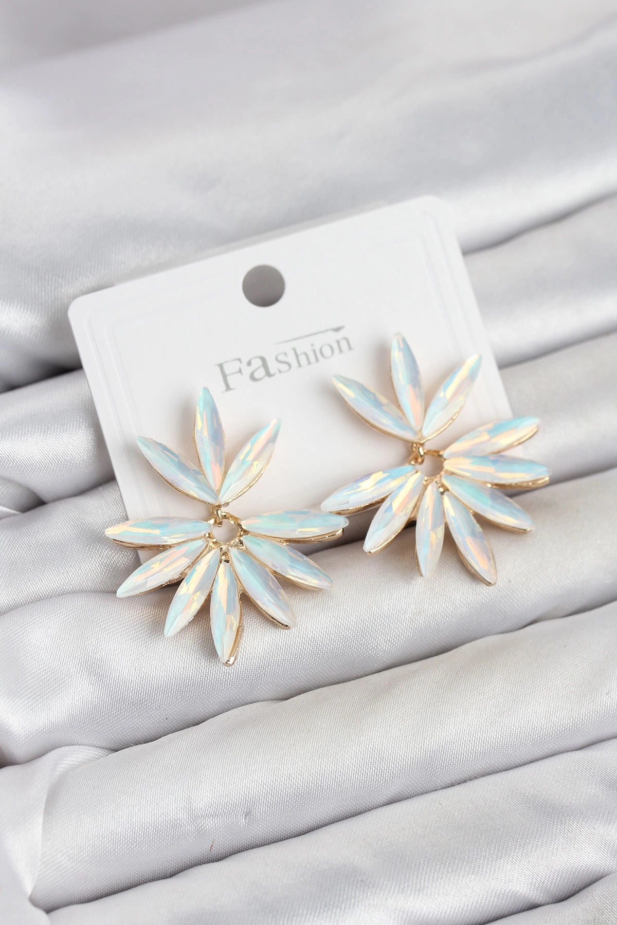 Beyaz Renk Kristal Taşlı Lotus Model Kadın Küpe