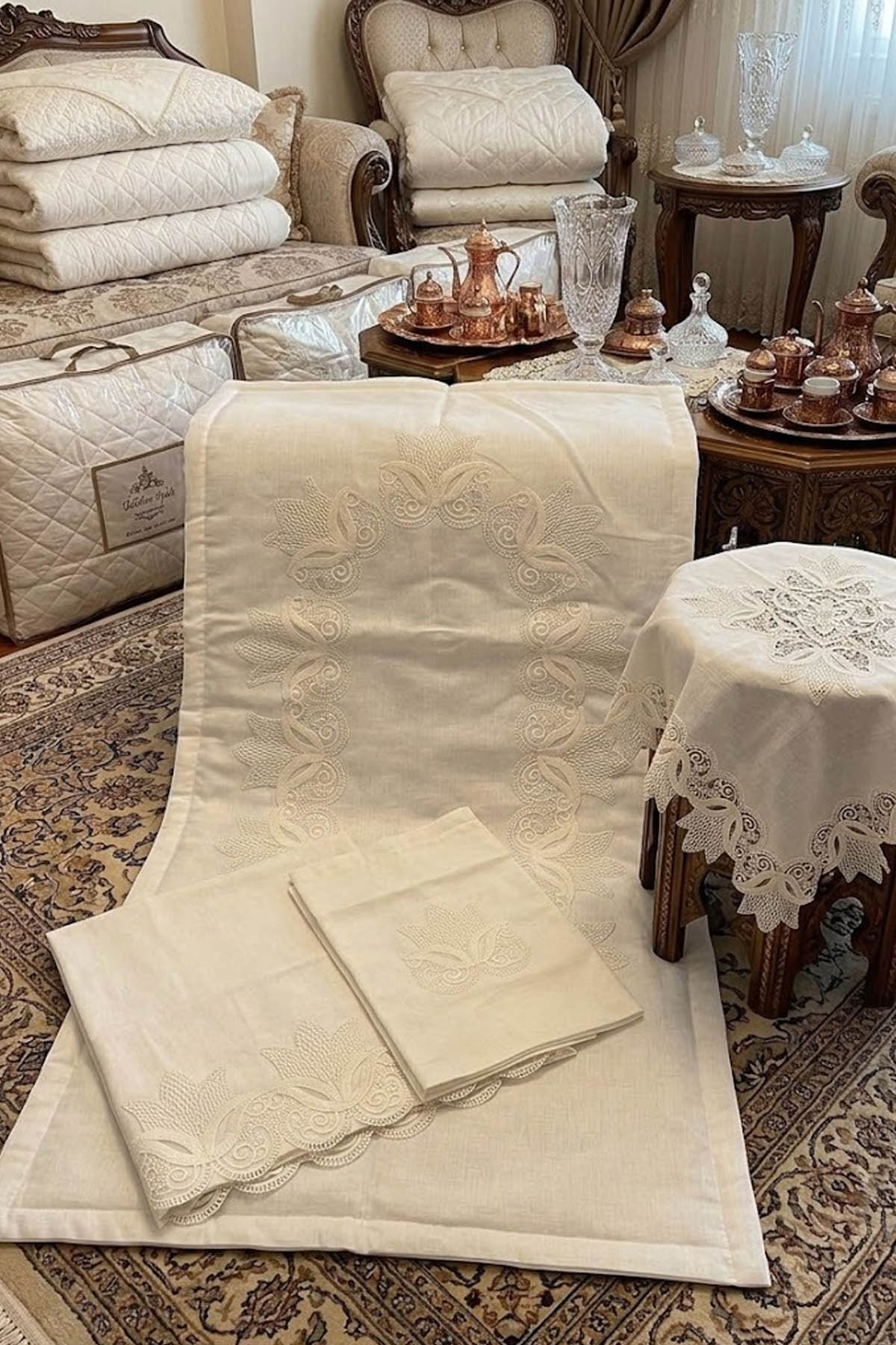 Fransız Dantelli Lale Model 4 Parça Gardenya Kumaş Seccade Seti