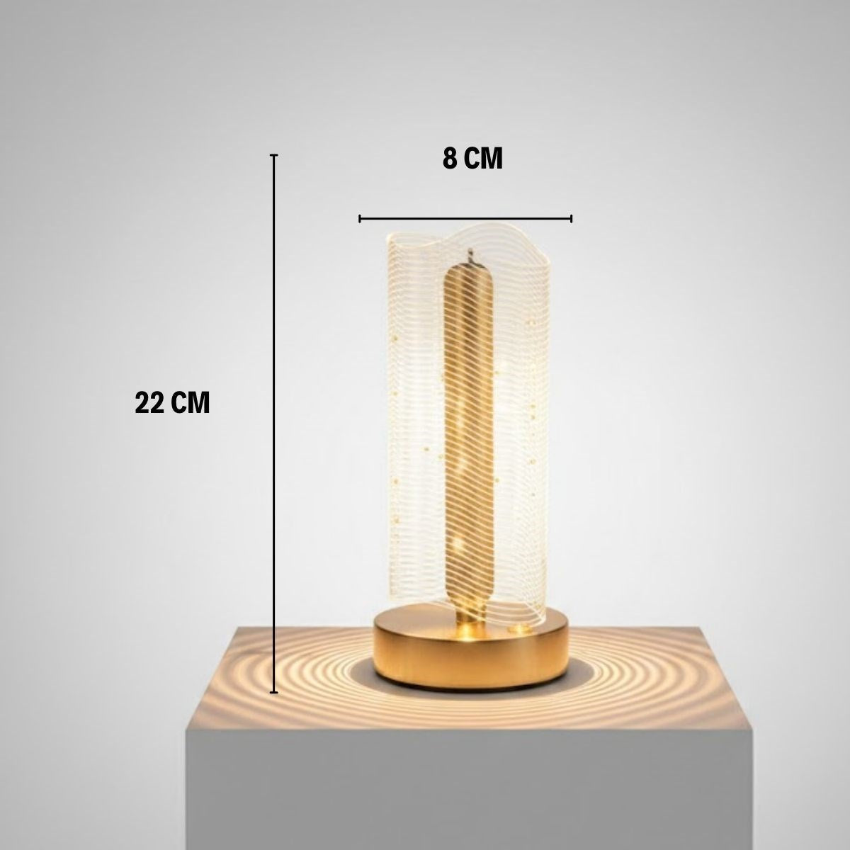Dalgalı Silindirik Kristal Çizgili Model LED Masa Lambası – Gold Tabanlı, Dokunmatik, 3 Renk Işık Modlu, Şarjlı Modern Dekoratif Gece Lambası (5643)