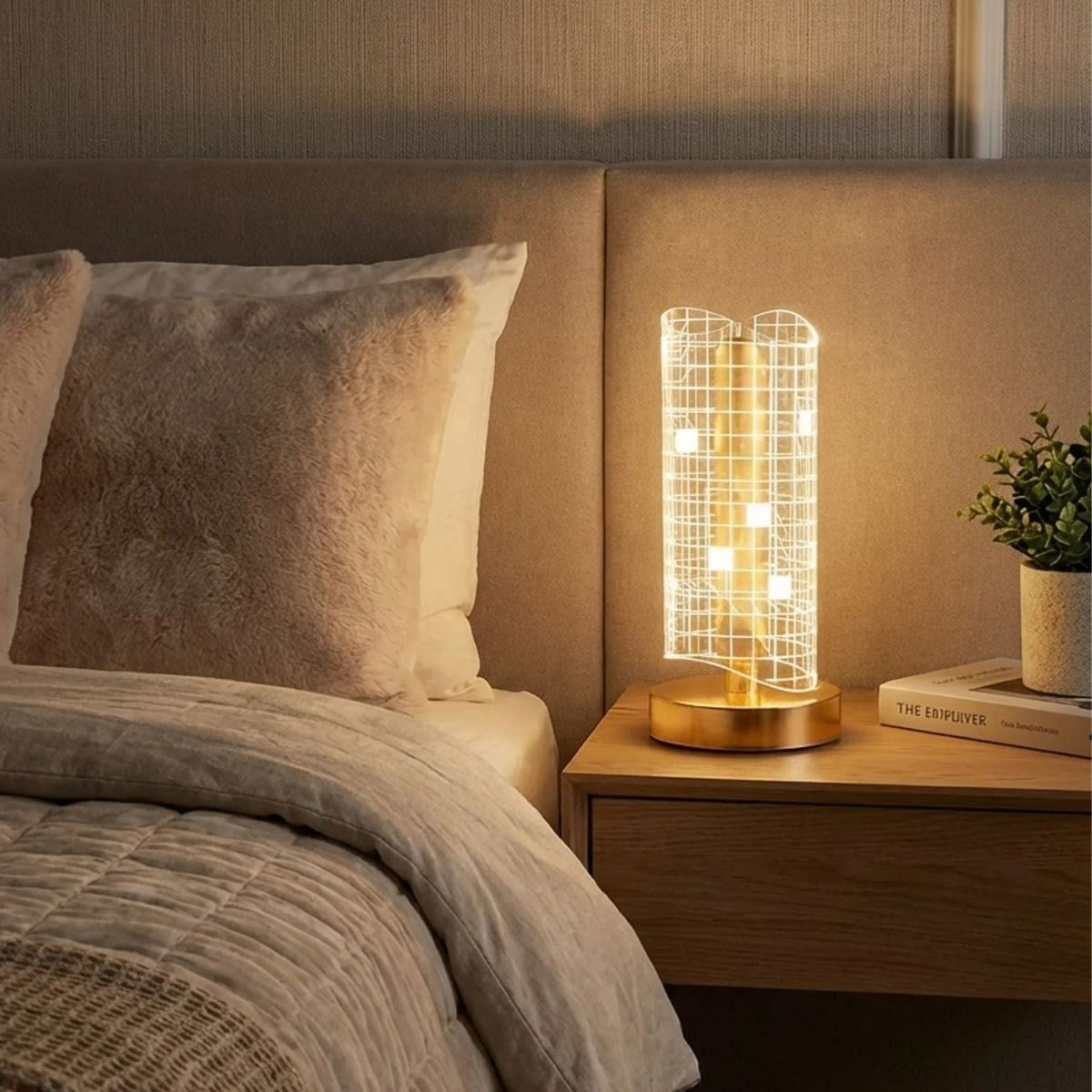 BUFFER® Dalgalı Silindirik Kristal Kareli Model LED Masa Lambası – Gold Tabanlı, Dokunmatik, 3 Renk Işık Modlu, Şarjlı Modern Dekoratif Gece Lambası