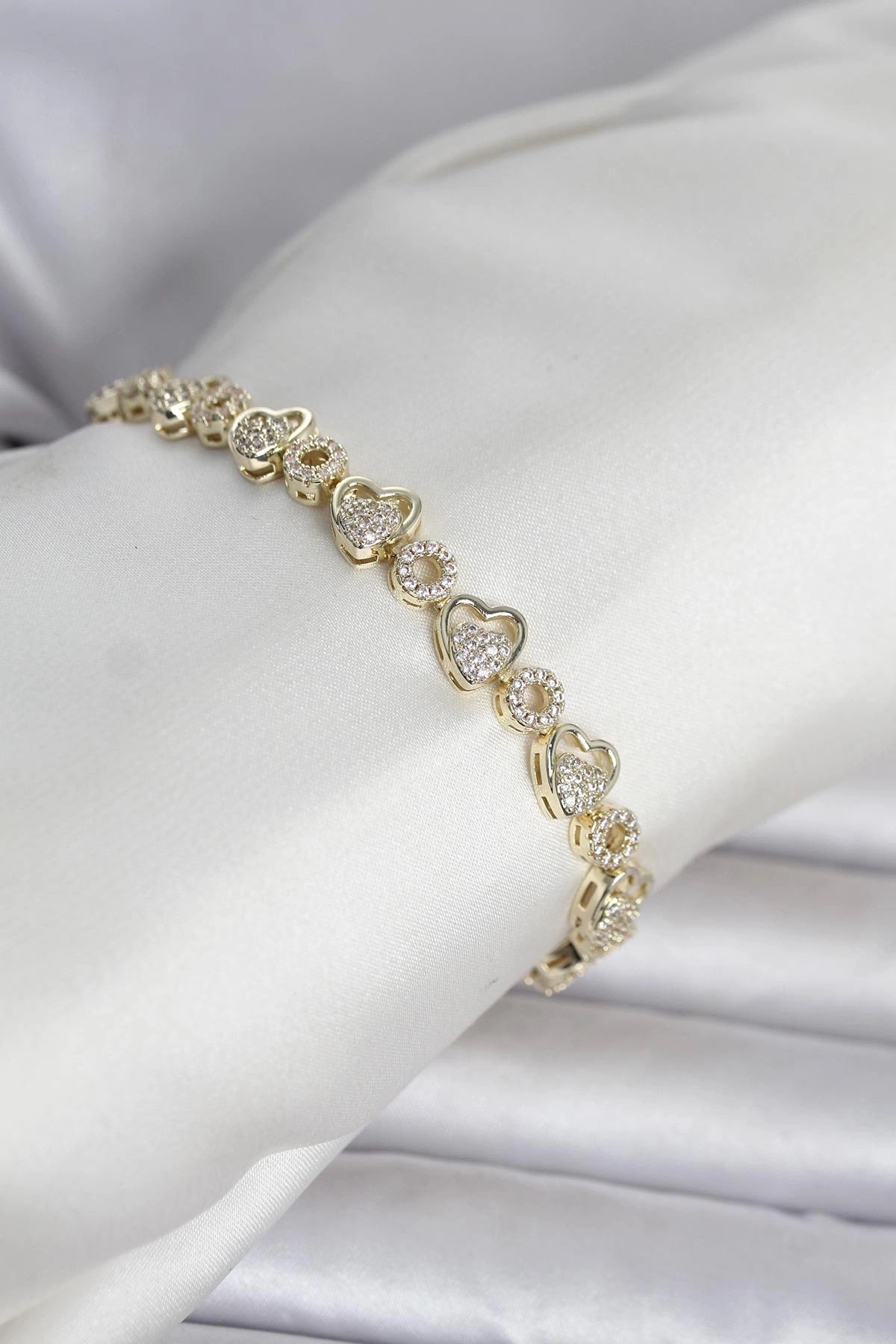 Pirinç Gold Renk Zirkon Taşlı Kalp Model Kadın Bileklik