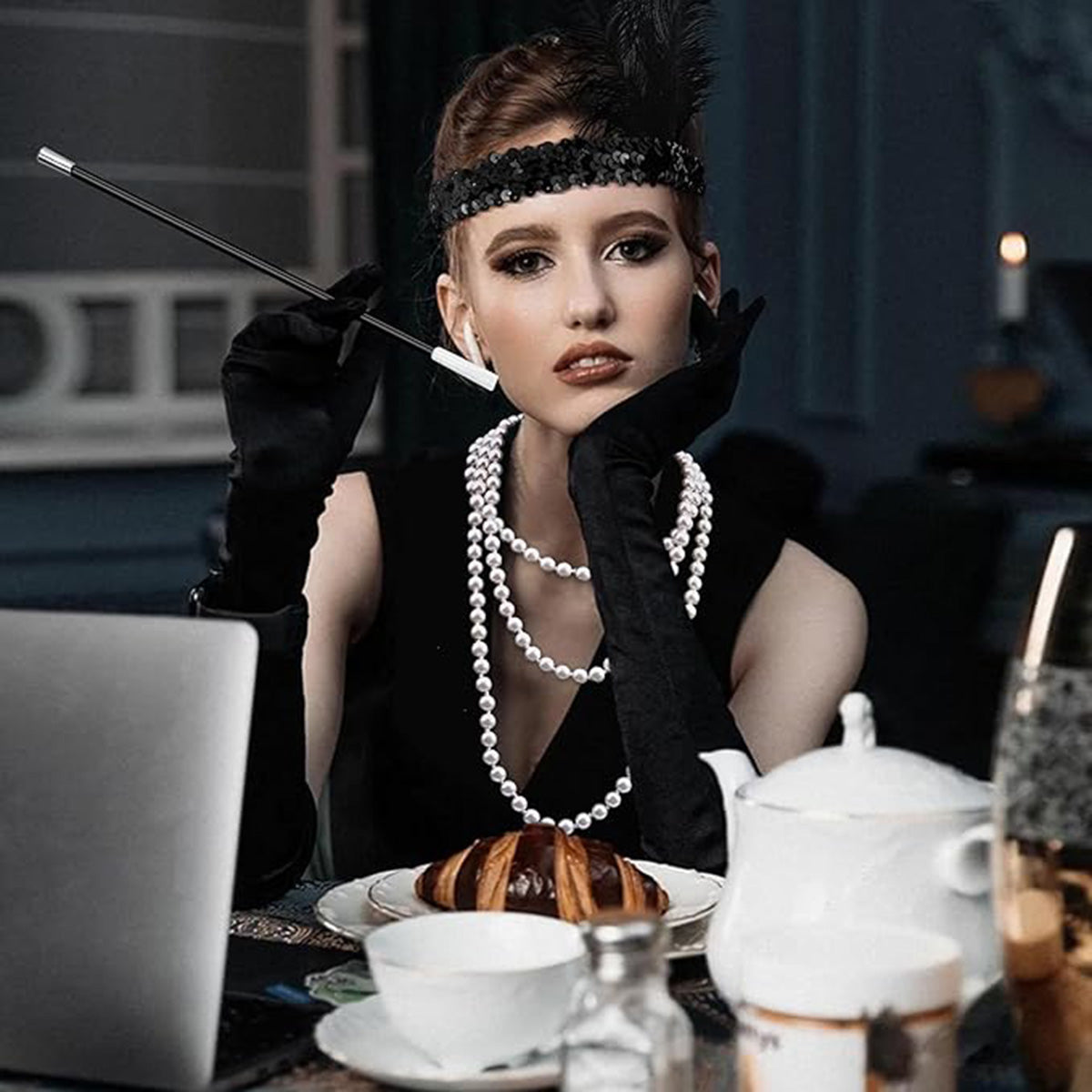 1920'ler Gatsby Aksesuar Seti – Siyah Charleston Saç Bandı, Uzun Eldiven & Sigaralık (5643)