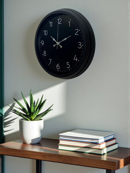 Classic Black Zarif 40 cm Metal Duvar Saati