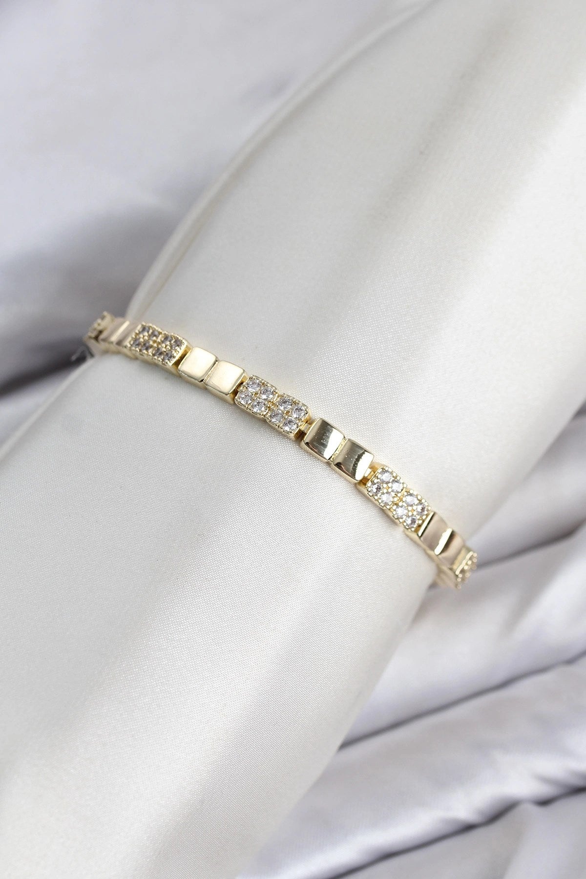 CM Kare Model Zirkon Taşlı VIP Seri Gold Renk Pirinç Kadın Bileklik