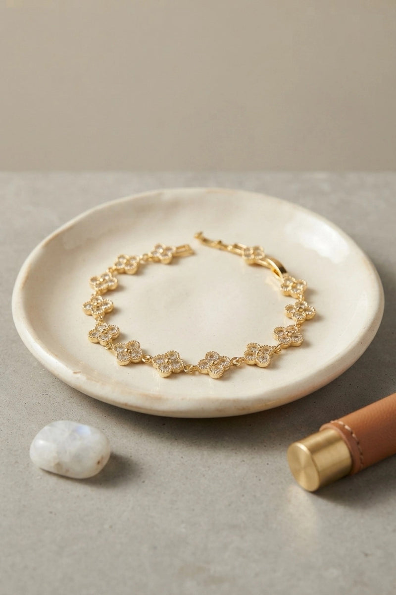 Gold Renk Zirkon Taşlı Yonca Model Kadın Bileklik
