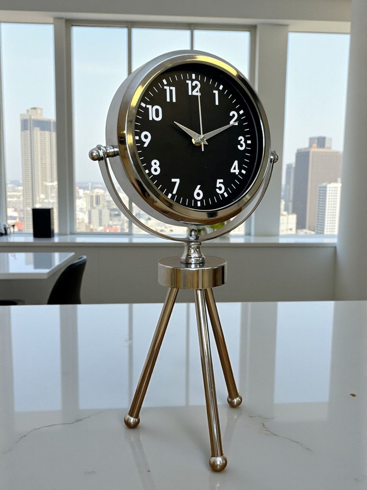 Silver Classic Tasarım Üç Ayaklı Metal Masa Saati