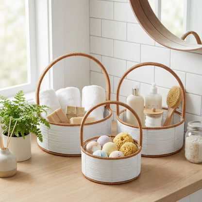 BUFFER® 3 Boy İç İçe Geçebilen Plastik Rattan Sepetler–Beyaz Renkli,Kahverengi Saplı, Çok Amaçlı Düzenleyici ve Sunum Sepeti Seti