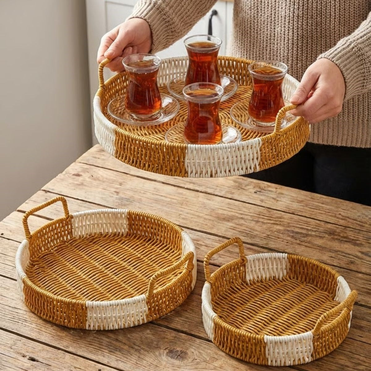 BUFFER® İç İçe Geçebilen 3’lü Yuvarlak Plastik Rattan Tepsi Seti–Çift Renkli Hasır Görünümlü Çok Amaçlı Servis ve Sunum Tepsileri