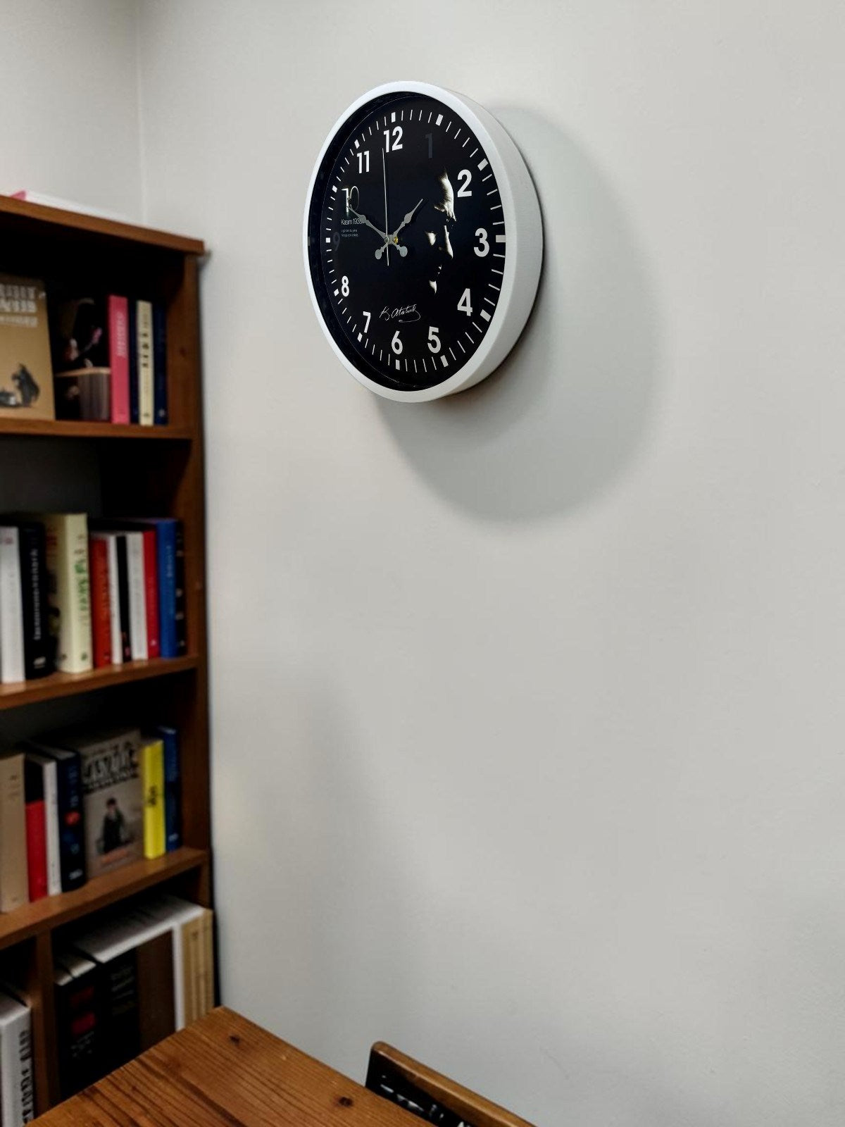 Beyaz 36 Cm Atatürk Modern Tasarım Duvar Saati