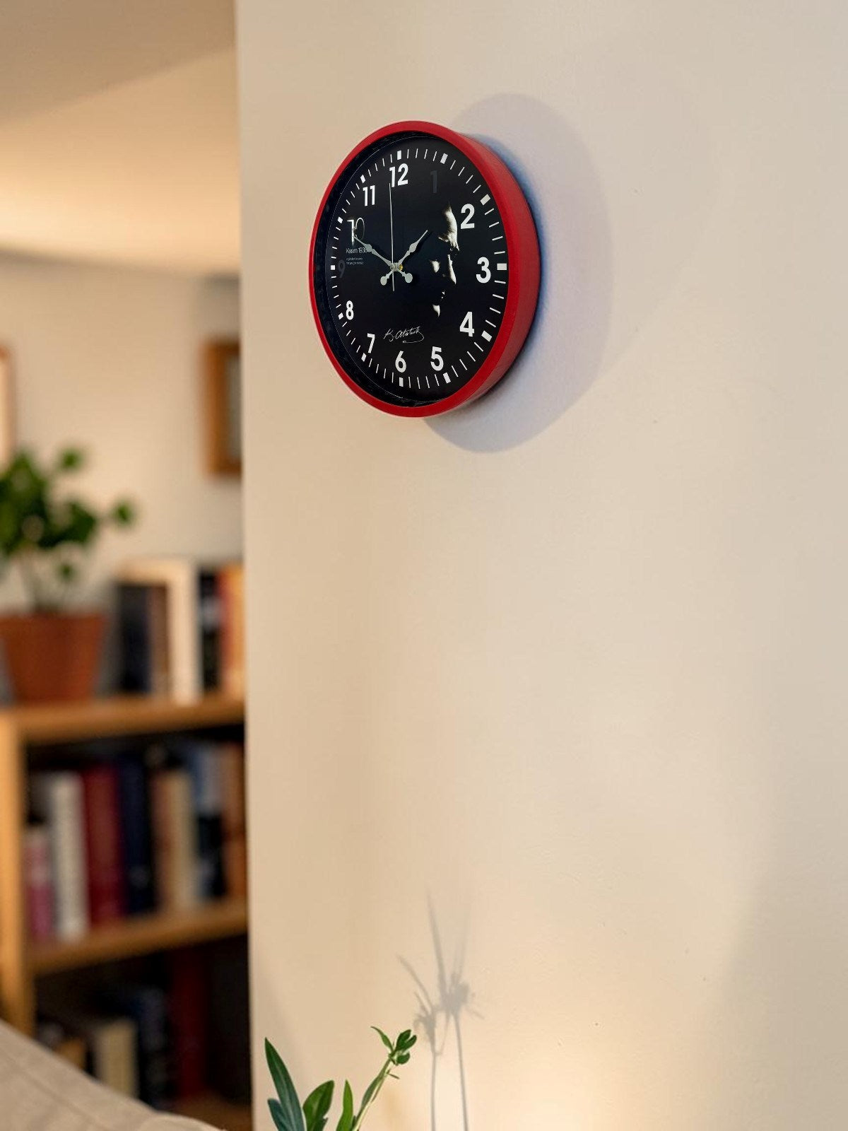 Prestij Kırmızı 36 Cm Atatürk Tasarımlı Duvar Saati
