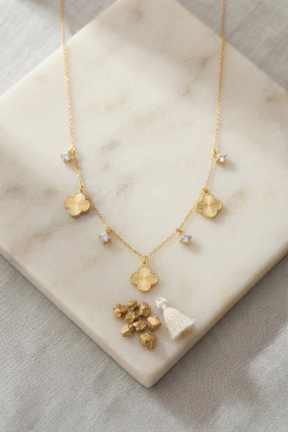 Pirinç Gold Renk Zirkon Taşlı Yonca Model Kadın Kolye
