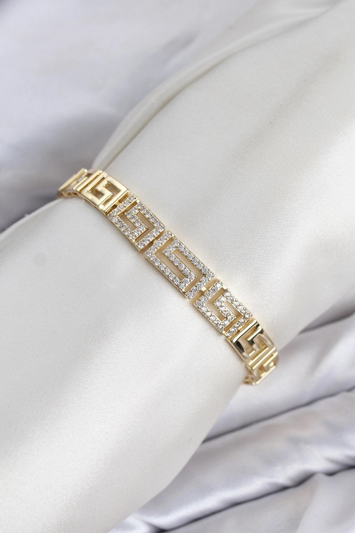 CM Labirent Model Zirkon Taşlı VIP Seri Gold Renk Pirinç Kadın Bileklik