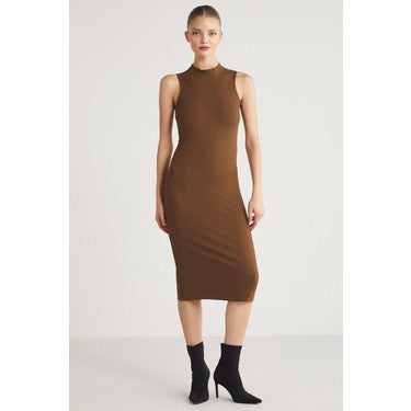 Kolsuz Slim Fit Midi Üst ile Yazın Rahatlığını Yaşayın