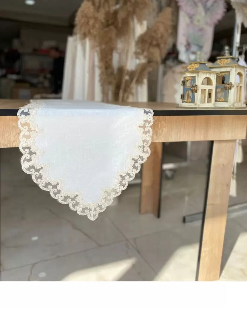 Lale Krem 40x145 cm Fransız Dantel Detaylı Sehpa Örtüsü Şık Tasarım