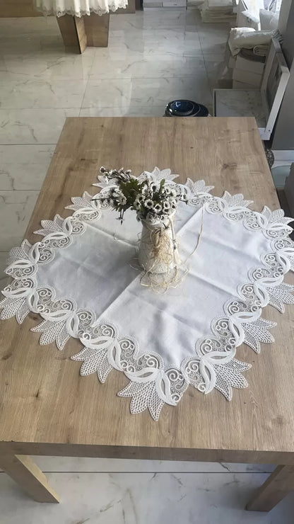 Masa Üzerine Runner, Sehpa Örtüsü Fransız Dantel Detaylı Kare 88x 88 cm Kayla Kreme Gold