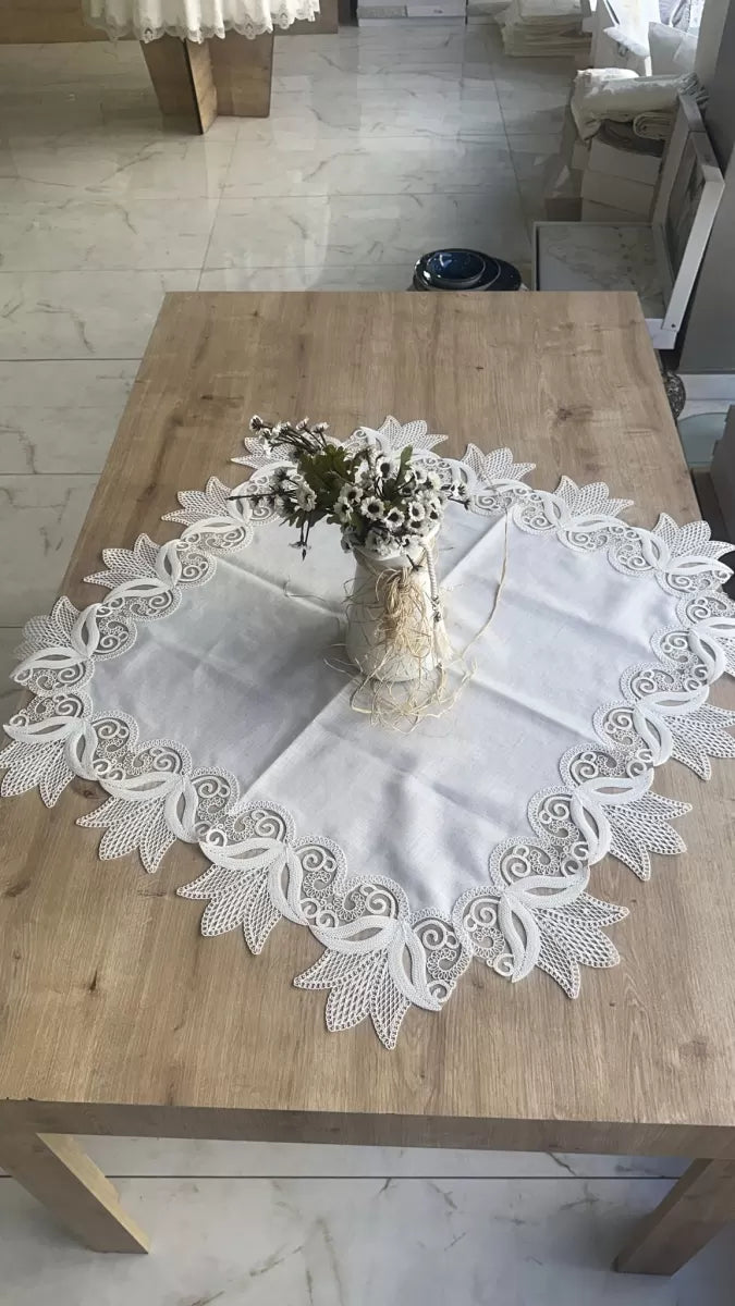 Masa Üzerine Runner, Sehpa Örtüsü Fransız Dantel Detaylı Kare 88x 88 cm Kayla Kreme Gold