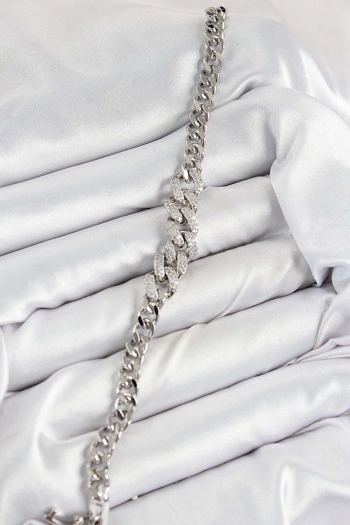 Pirinç Zirkon Taşlı Küba Zincir Model Gümüş Renk Kadın Bileklik