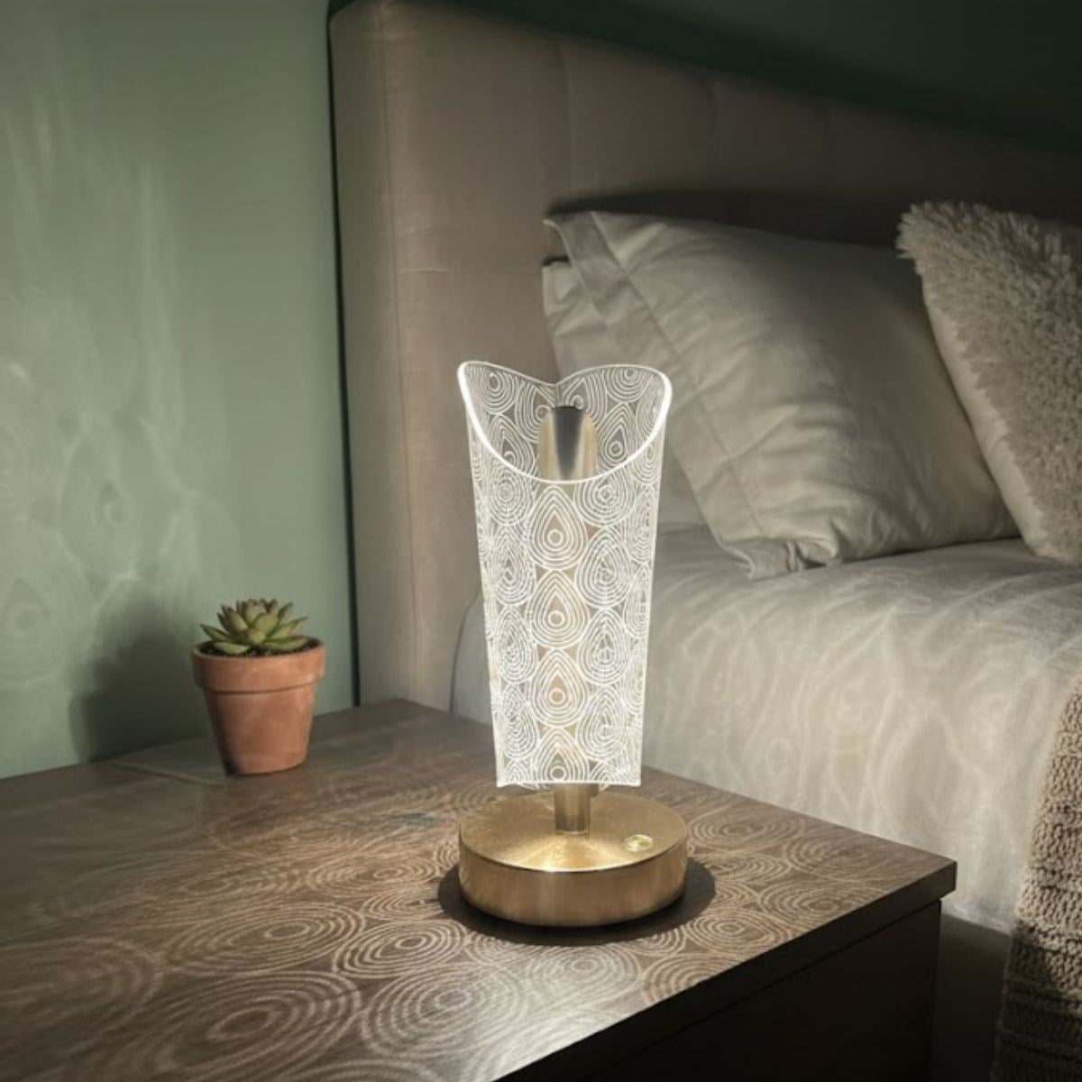 Açık Silindirik Kristal Damla Model LED Masa Lambası – Gold Tabanlı, Dokunmatik, 3 Renk Işık Modlu, Şarjlı Modern Dekoratif Gece Lambası (5643)