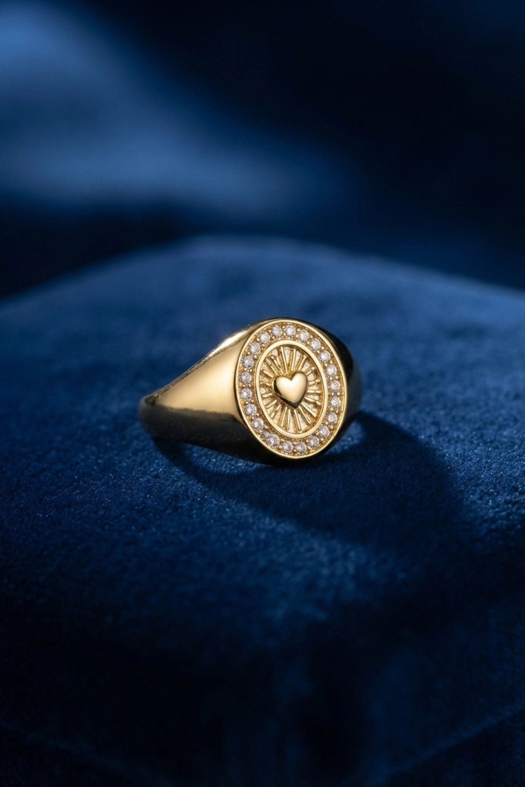 Zirkon Taşlı Kalp Detaylı Gold Renk Kadın Yüzük