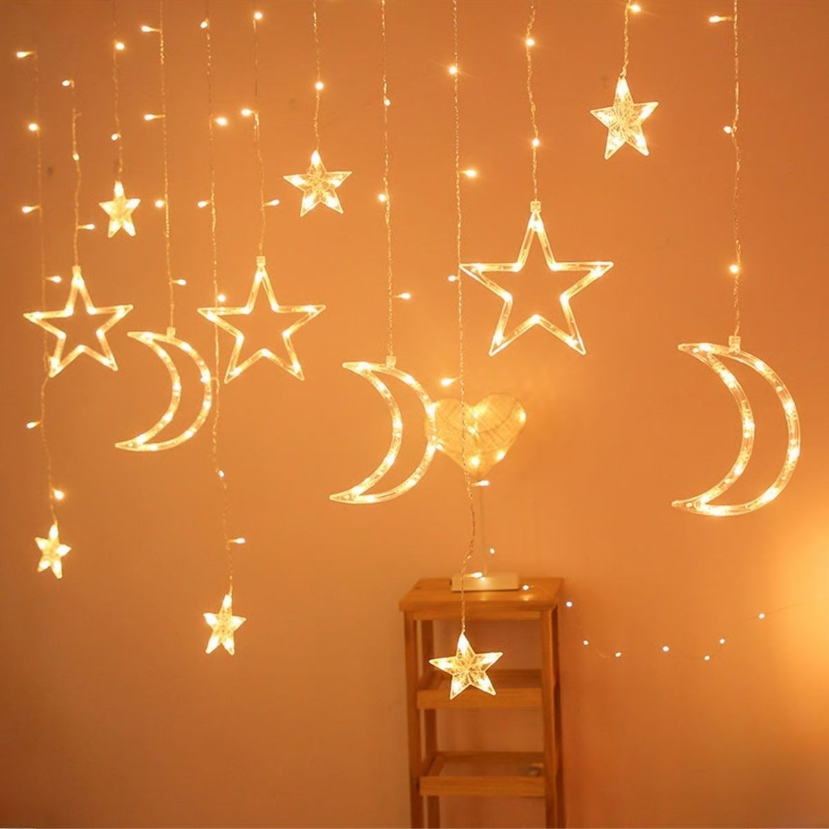 Ay ve Yıldız Figürlü Kumandalı 12 Sarkıtlı 120 LED Dekor Işık – Dekoratif Ortam ve Masaüstü Aydınlatması (5643)