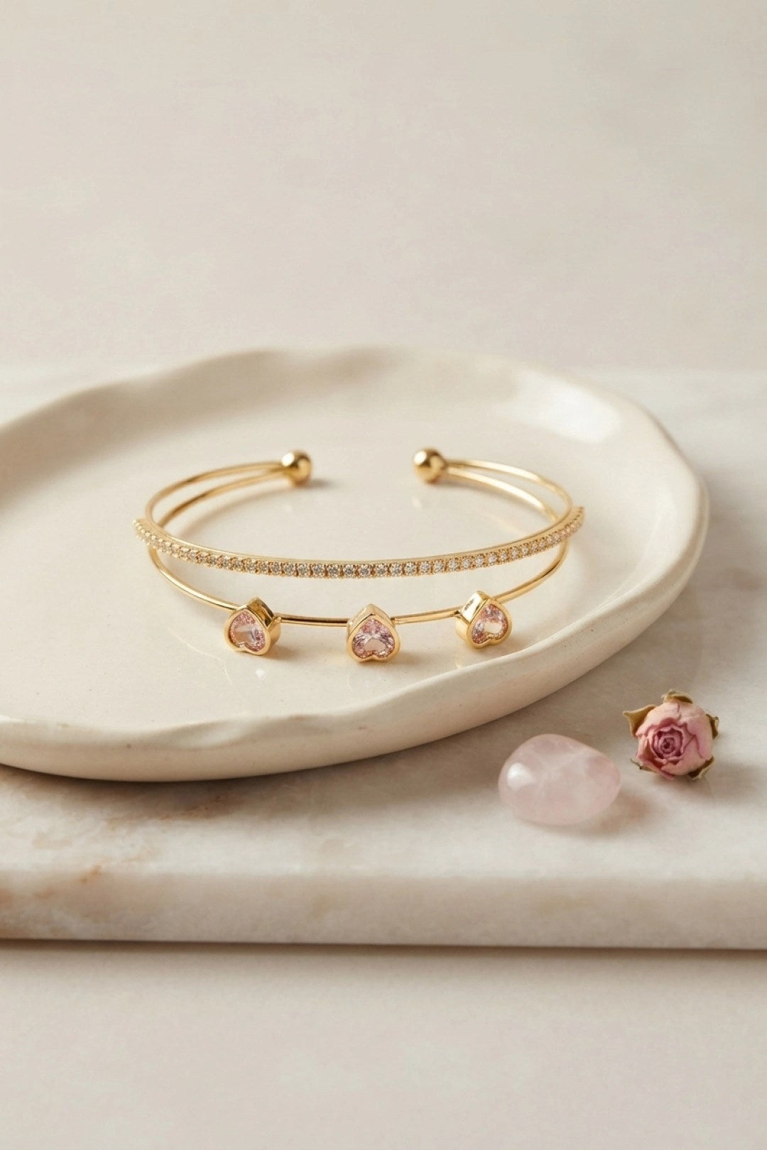 Pembe Kalp Model Zirkon Taşlı Gold Renk Kadın Bileklik