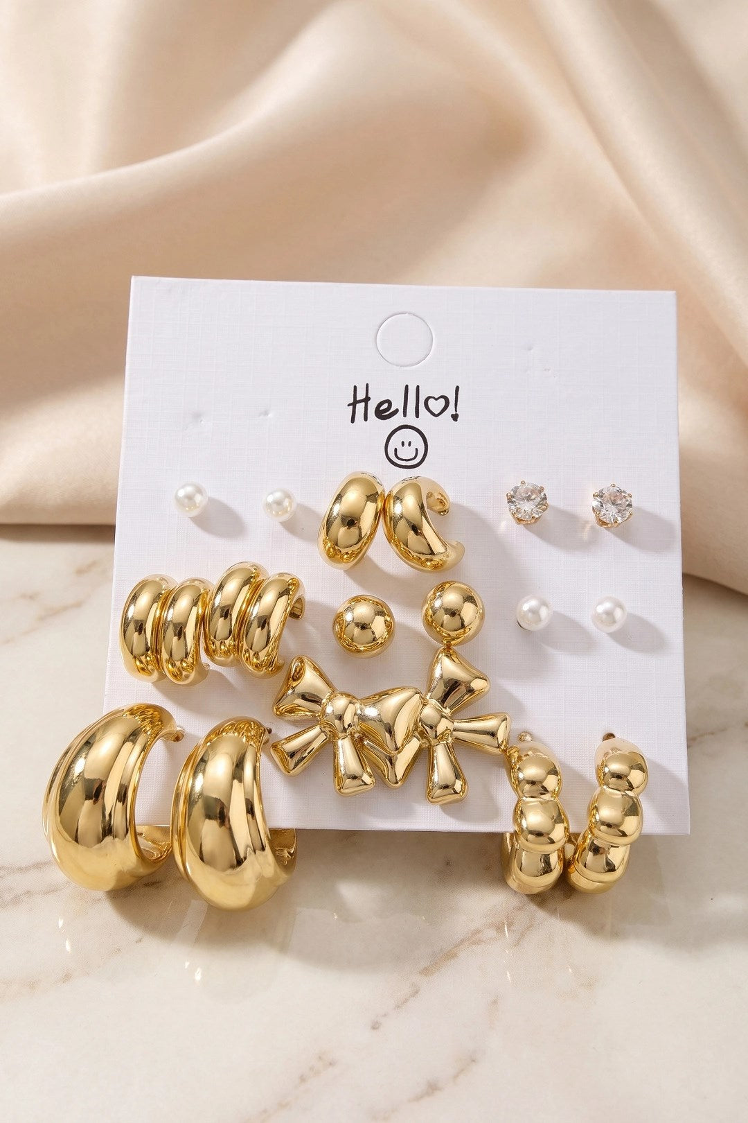 Gold Renk Metalik Kaplamalı Fiyonk Detaylı CCB 9 Çift Küpe Seti