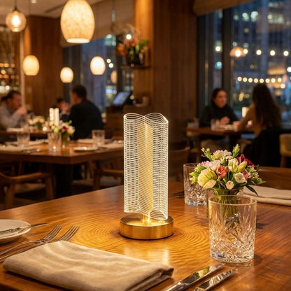Dalgalı Silindirik Kristal Çizgili Model LED Masa Lambası – Gold Tabanlı, Dokunmatik, 3 Renk Işık Modlu, Şarjlı Modern Dekoratif Gece Lambası (5643)