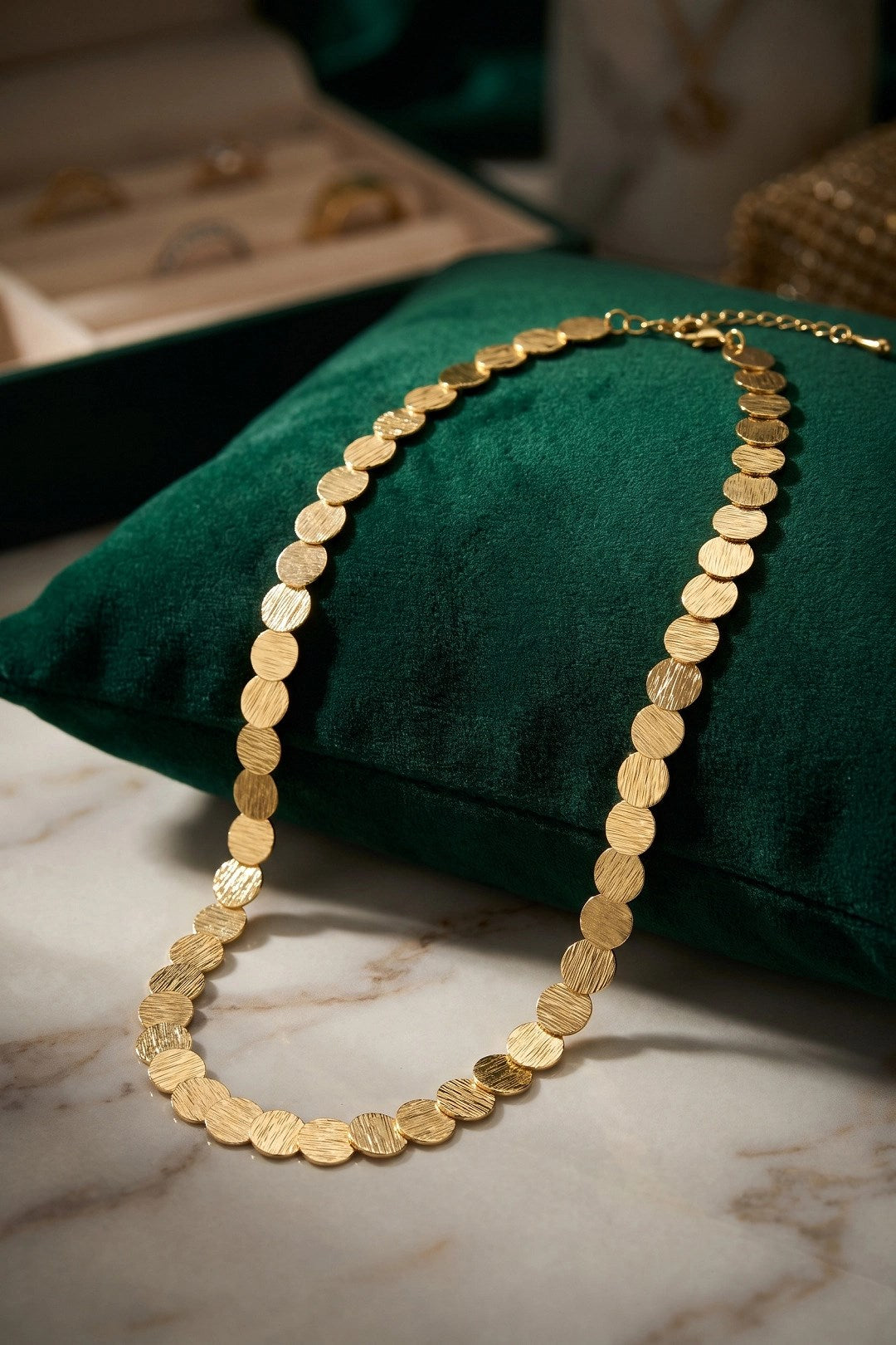Plaka Model Gold Renk Pirinç Kadın Kolye
