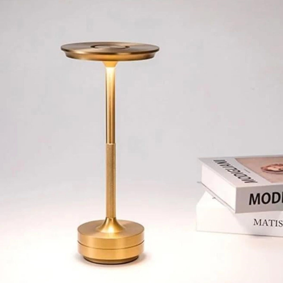 Eskitme Gold Kasa Dokunmatik Şarjlı Masa Lambası – 3 Renk Işık Modlu, LED Aydınlatmalı, Modern & Dekoratif Abajur (5643)
