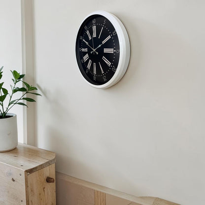 Beyaz Elegant Tasarım 52 Cm Metal Duvar Saati