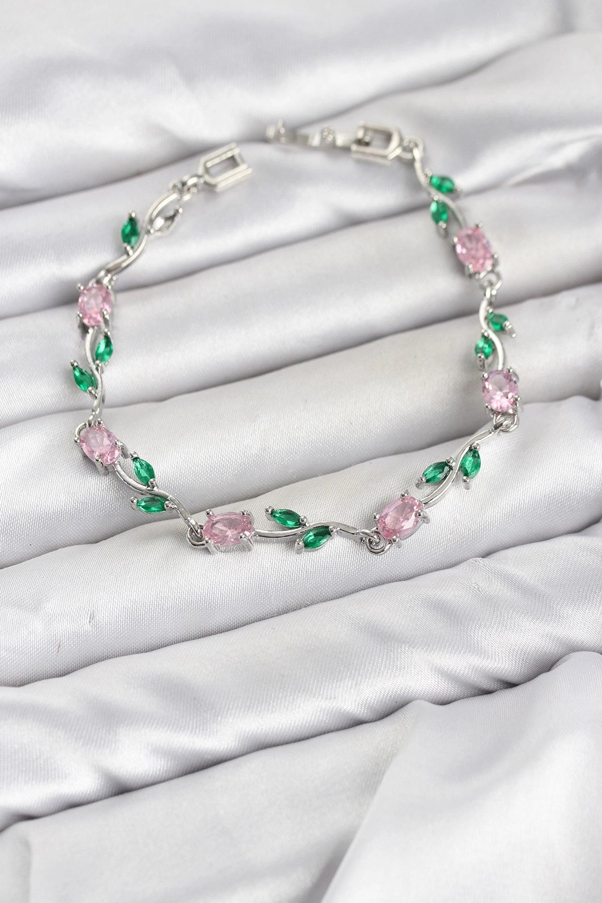 Pirinç Gümüş Renk Pembe Zirkon Taşlı Çiçek Model Kadın Bileklik
