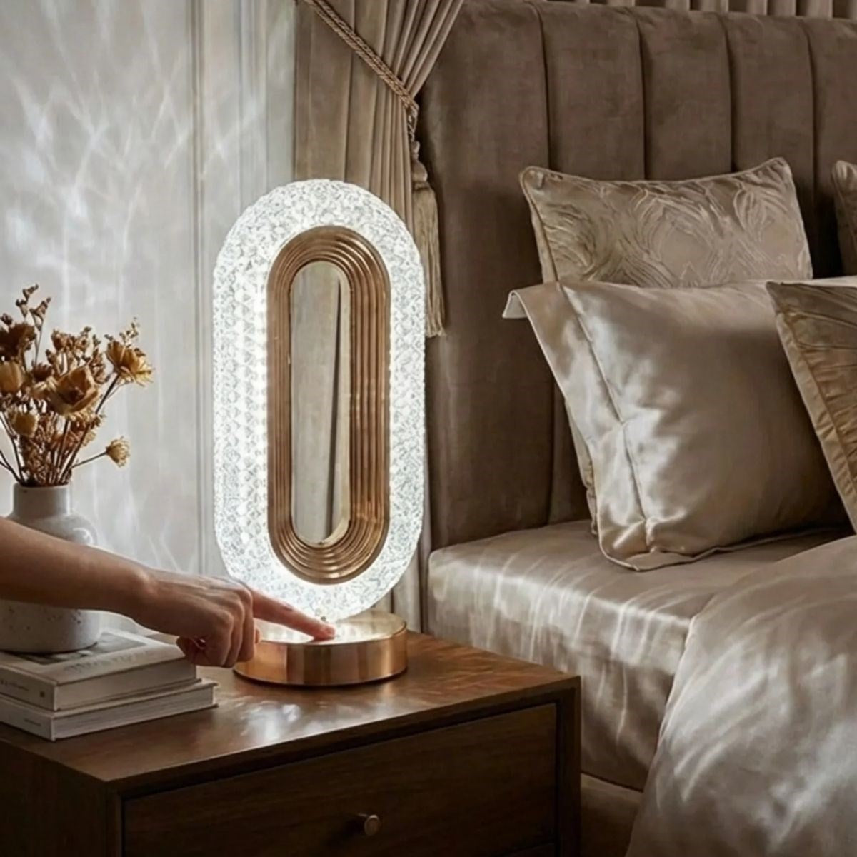 Oval Şeklinde Kristal LED Masa Lambası – Dokunmatik, 3 Renk Işık Modlu, Şarjlı Dekoratif Gece Lambası (5643)