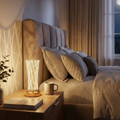 Silindirik Kristal Çizgi Model LED Masa Lambası – Gold Tabanlı, Dokunmatik, 3 Renk Işık Modlu, Şarjlı Modern Dekoratif Gece Lambası (5643)