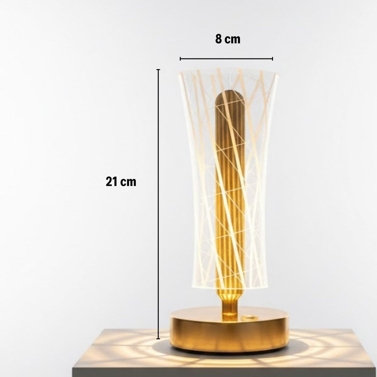 Silindirik Kristal Çizgi Model LED Masa Lambası – Gold Tabanlı, Dokunmatik, 3 Renk Işık Modlu, Şarjlı Modern Dekoratif Gece Lambası (5643)